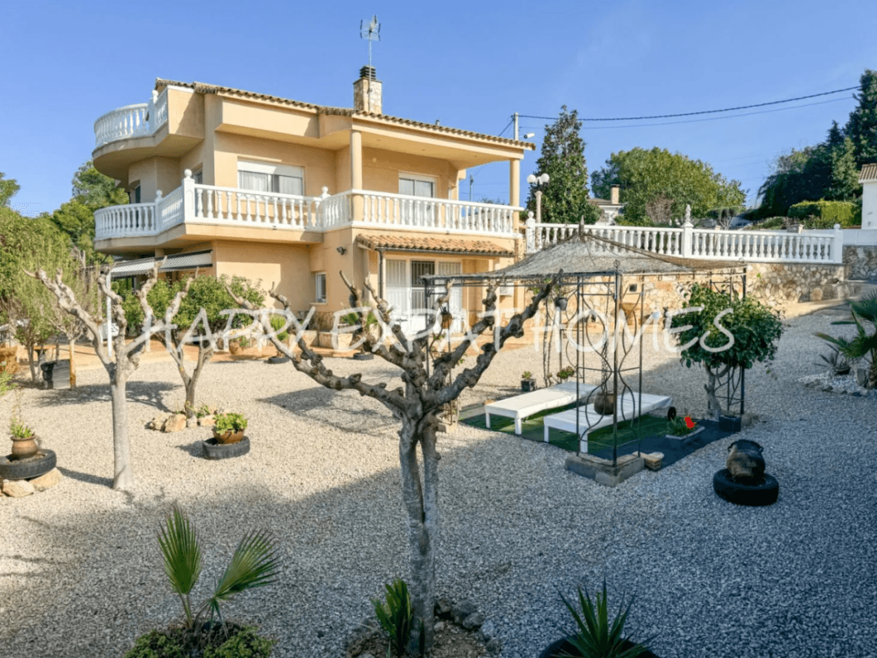 Exceptional villa with fantastic nature park views