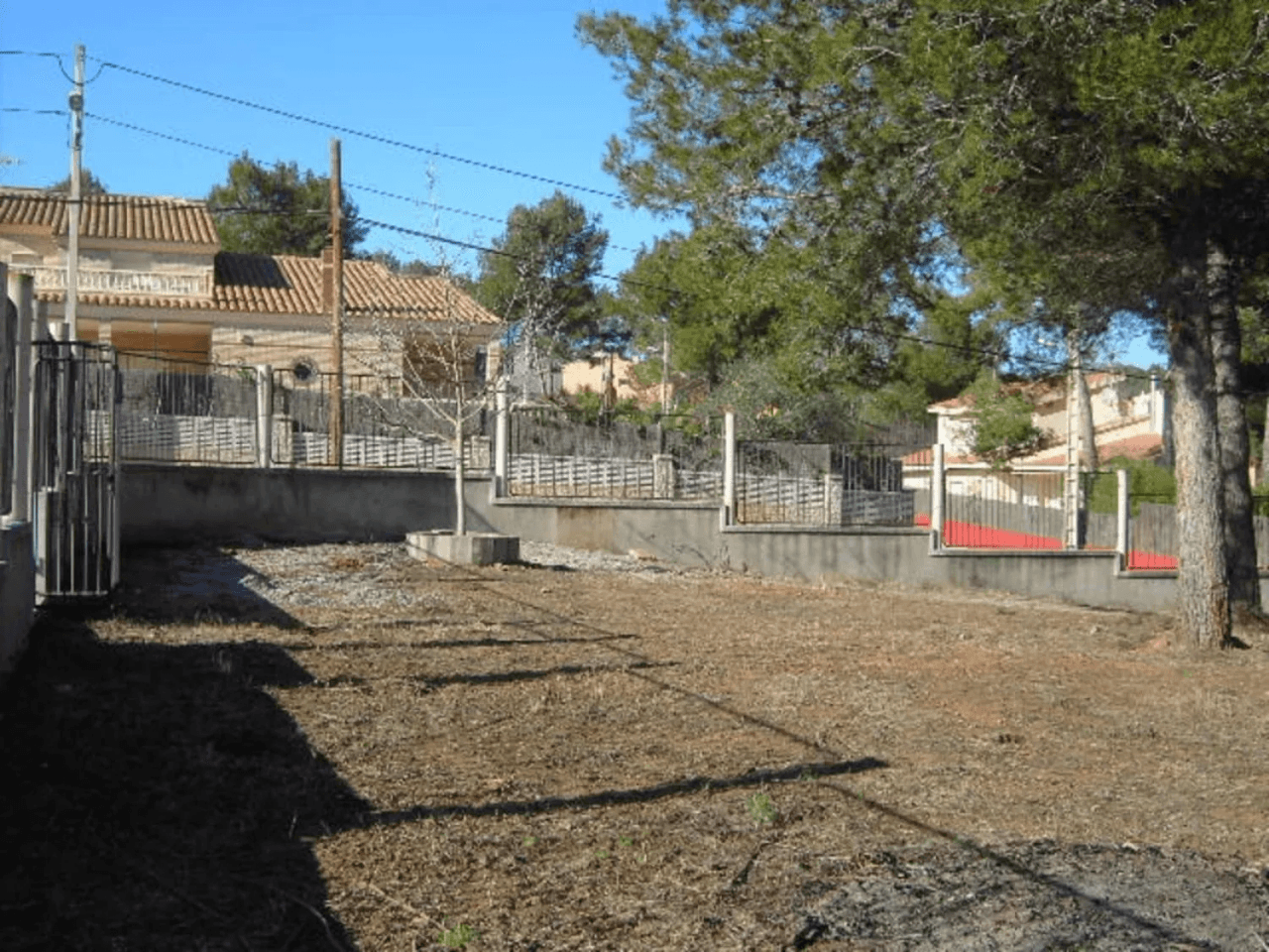 Beautiful, flat plot of 1242 m2s already fenced