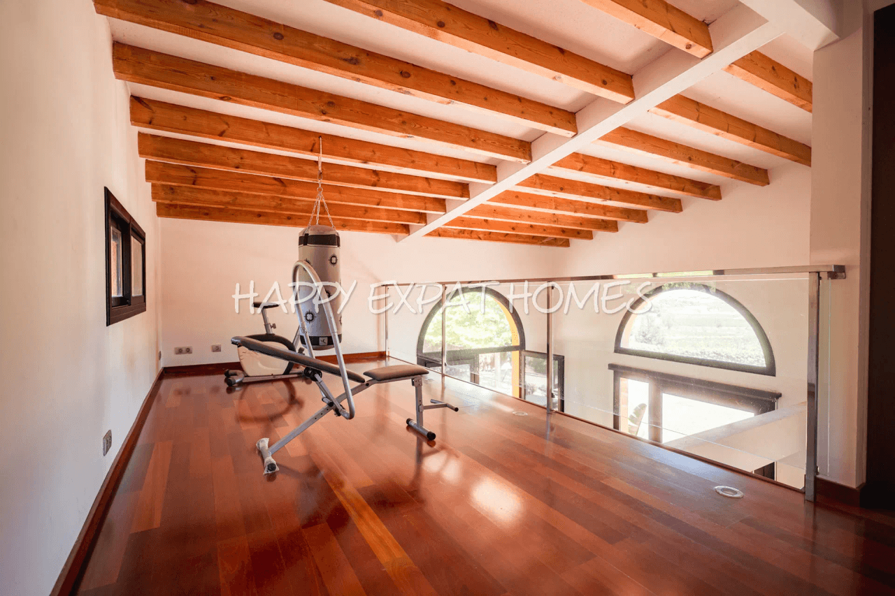Exquisite country house surrounded by Catalan vineyards