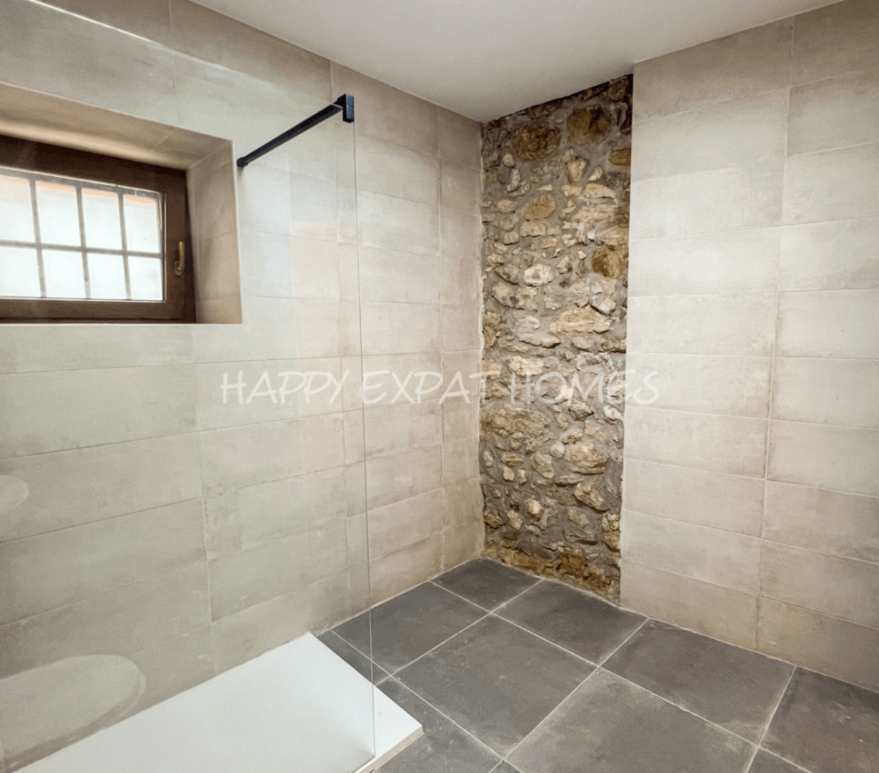 Historical house semi-refurbished with rooftop next to Calafell's Castle