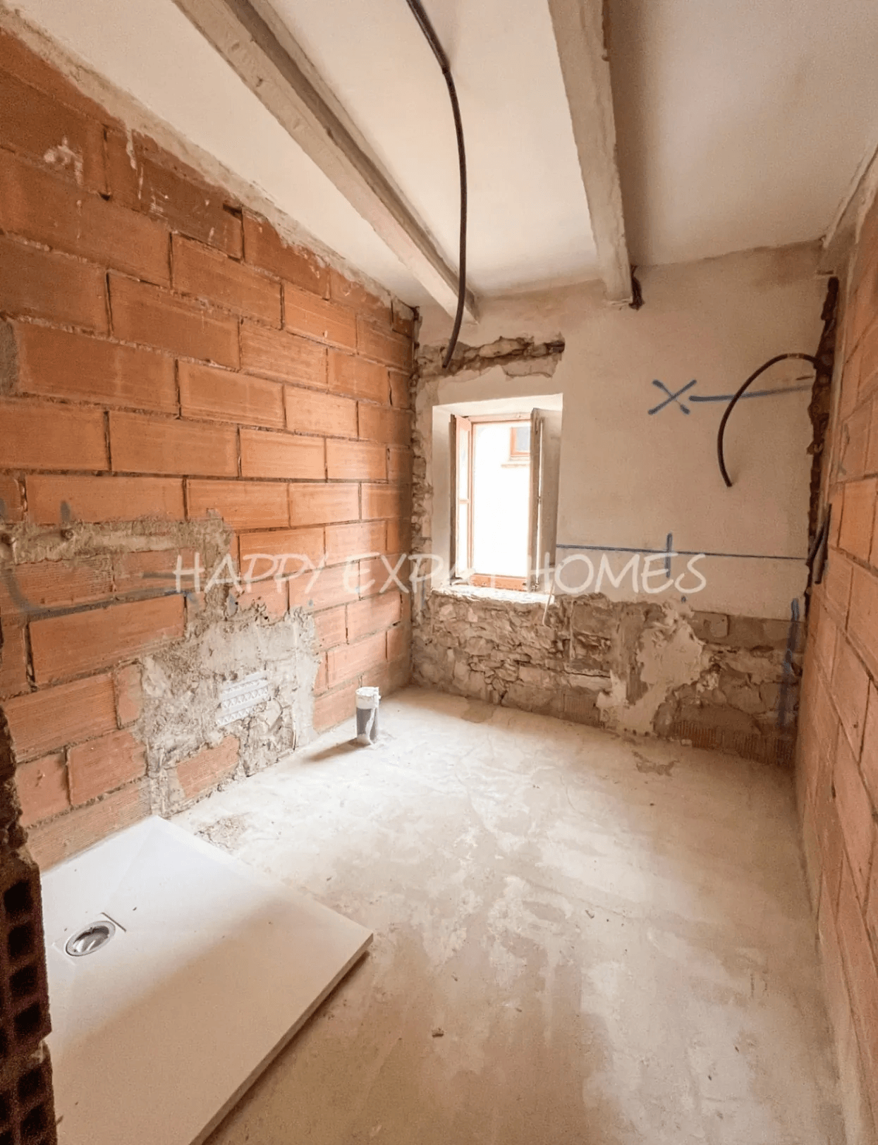 Historical house semi-refurbished with rooftop next to Calafell's Castle
