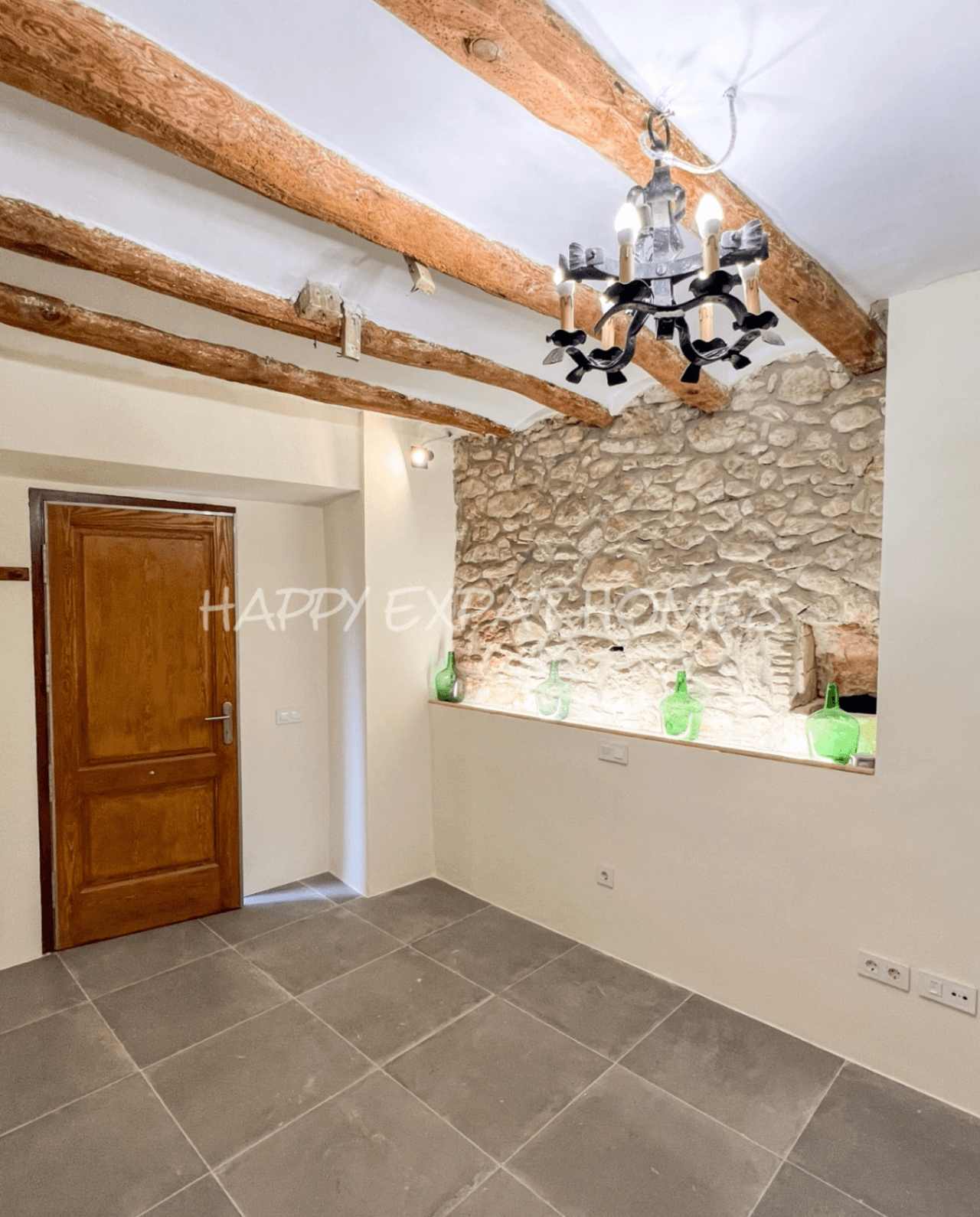 Historical house semi-refurbished with rooftop next to Calafell's Castle