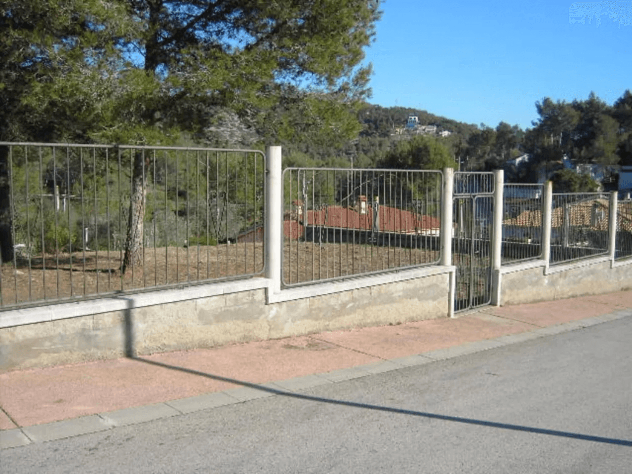 Beautiful, flat plot of 1242 m2s already fenced