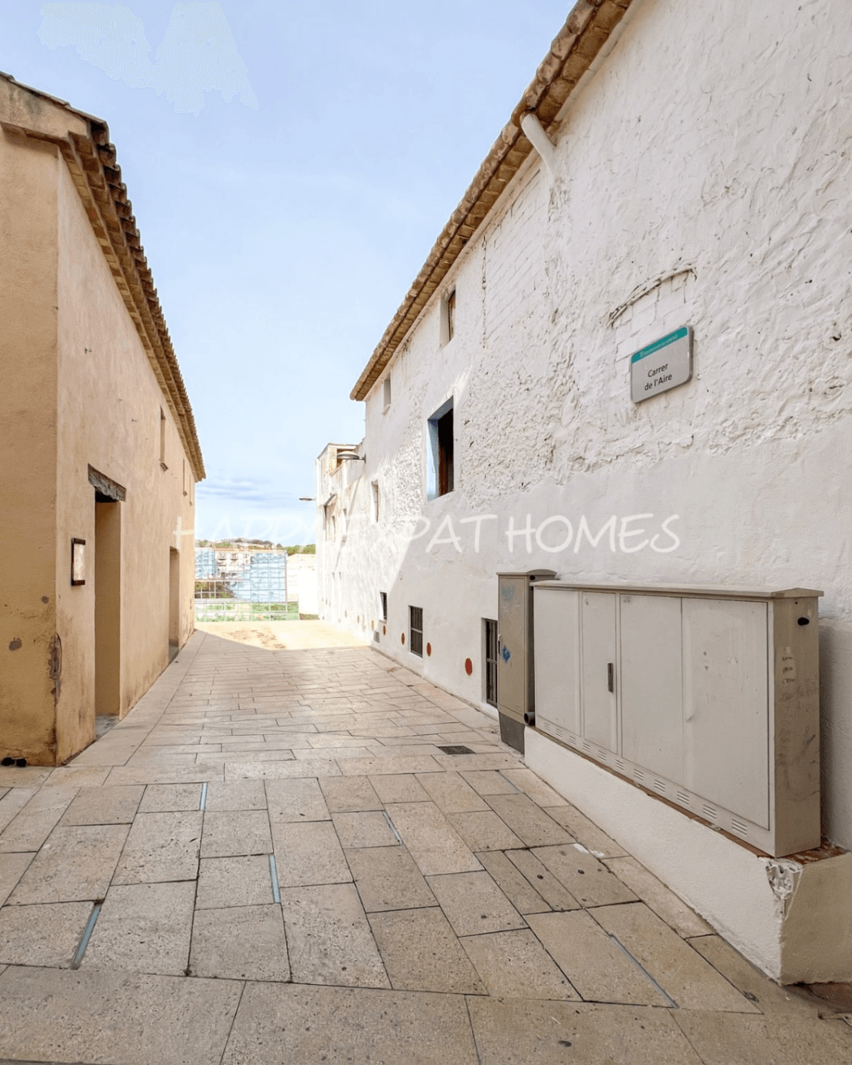 Historical house semi-refurbished with rooftop next to Calafell's Castle