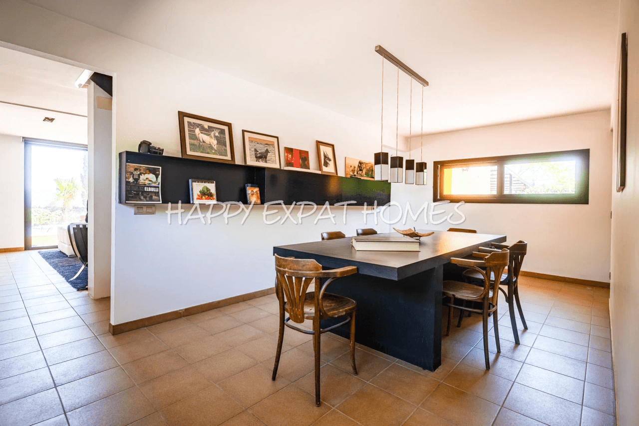 Exquisite country house surrounded by Catalan vineyards