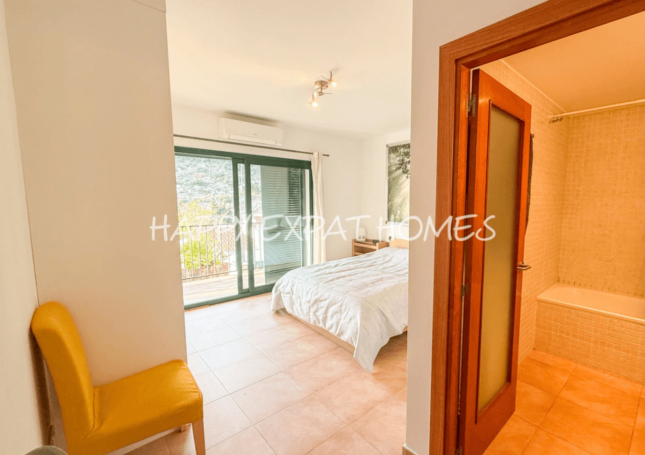 Wonderful modern terraced house with tourist license in Mas Mestre