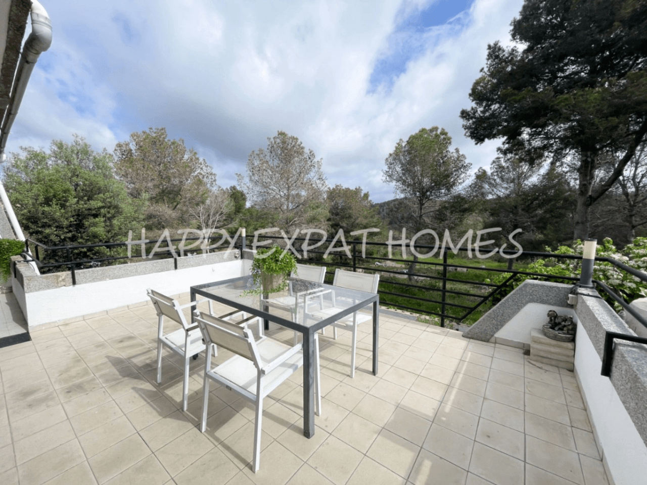 Big villa with private woods and tourist license