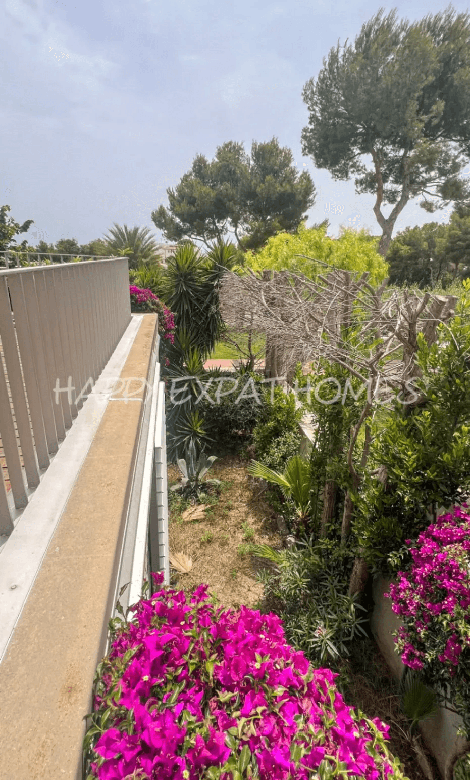 Spacious duplex with seaview and garden in Casas del Mar