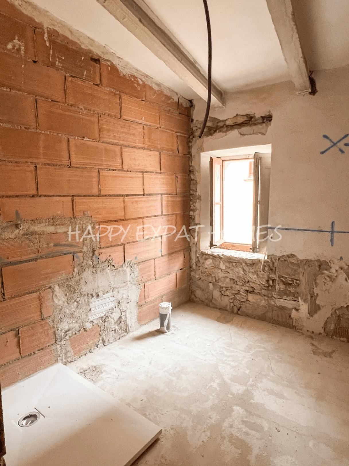 Historical house semi-refurbished with rooftop next to Calafell's Castle
