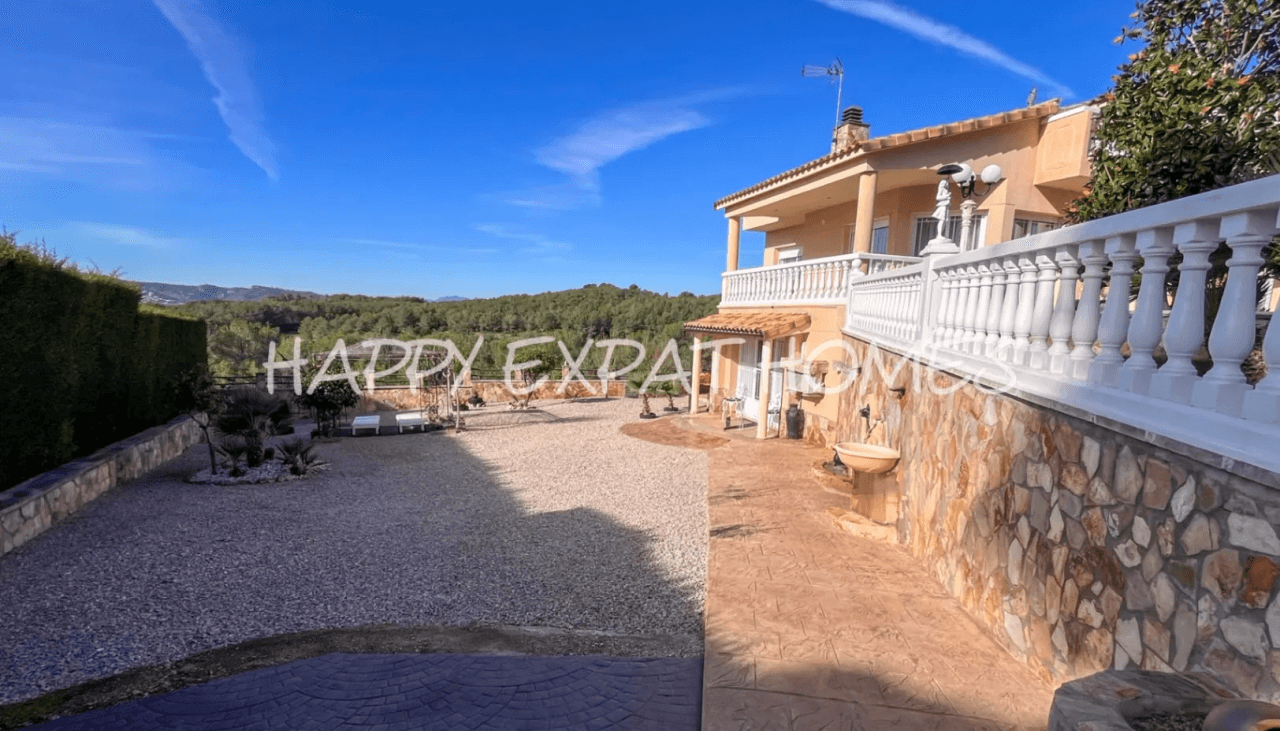 Exceptional villa with fantastic nature park views