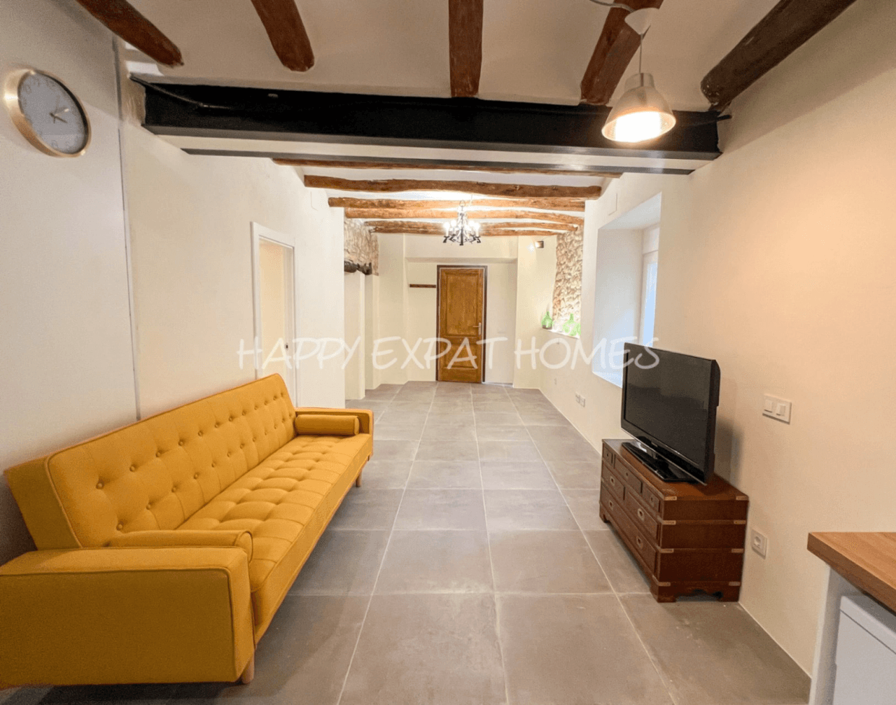 Historical house semi-refurbished with rooftop next to Calafell's Castle
