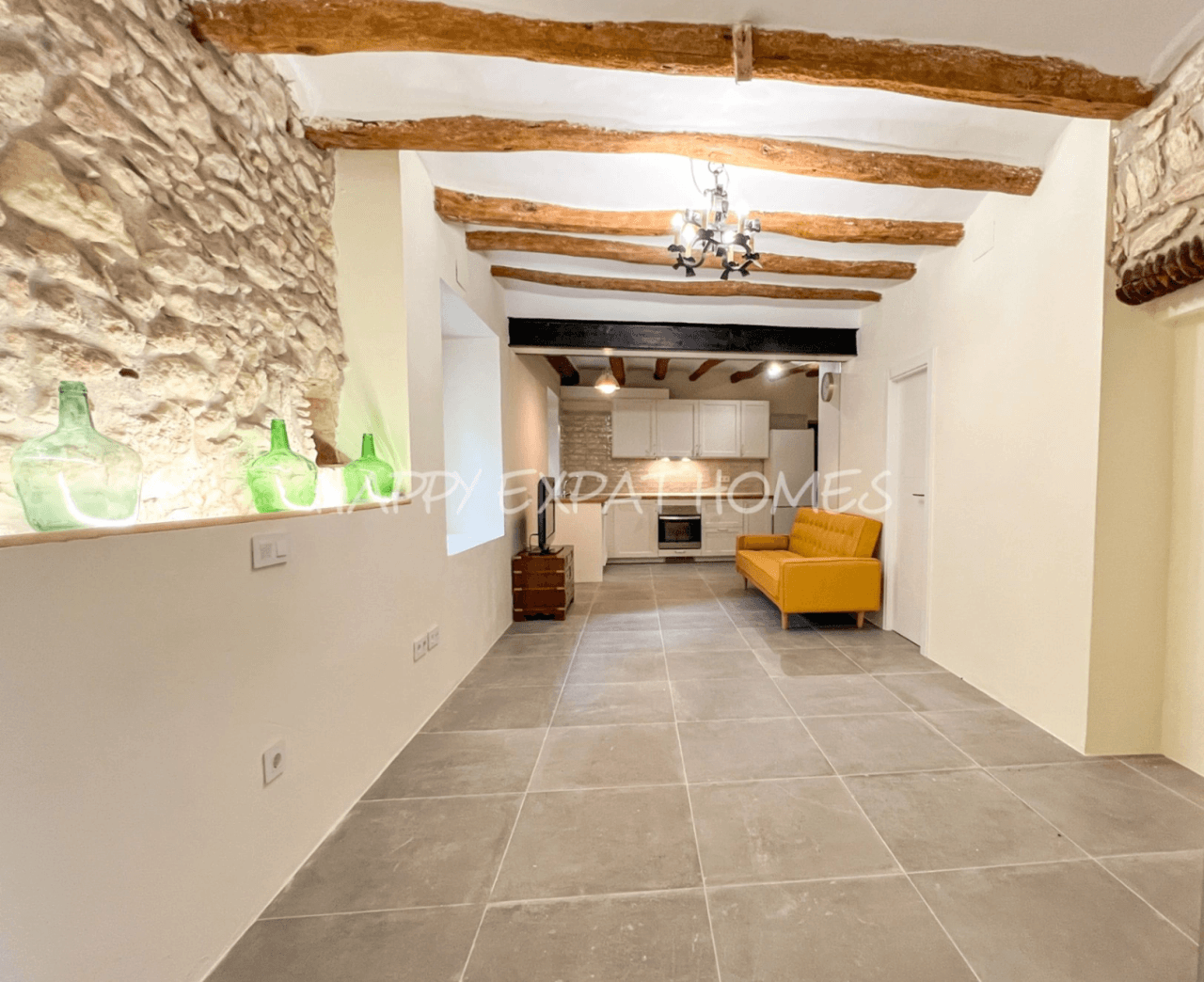 Historical house semi-refurbished with rooftop next to Calafell's Castle