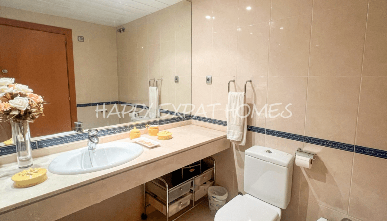 Spacious duplex with seaview and garden in Casas del Mar