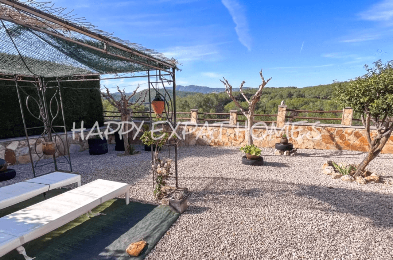 Exceptional villa with fantastic nature park views