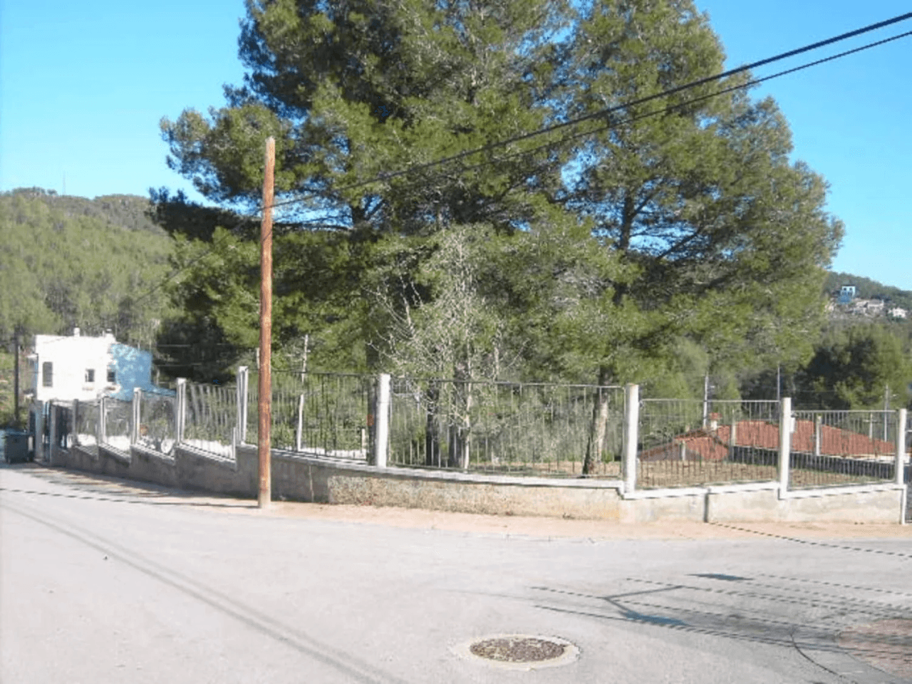 Beautiful, flat plot of 1242 m2s already fenced