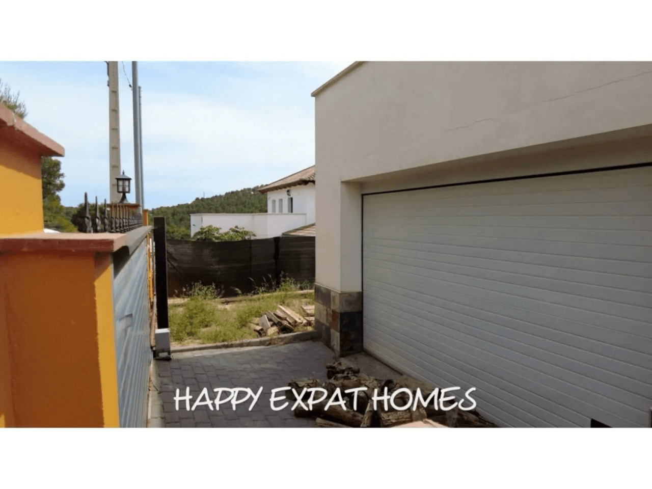 Large duplex house with pool