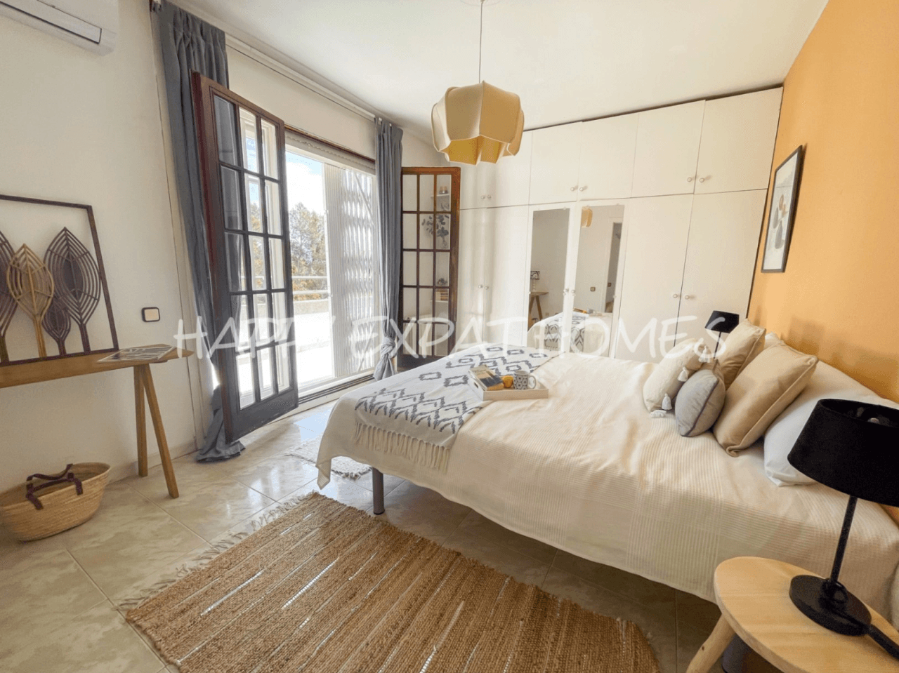 Big villa with private woods and tourist license