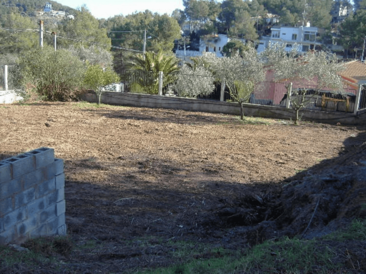 Beautiful, flat plot of 1242 m2s already fenced