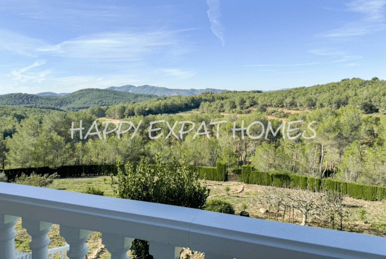 Exceptional villa with fantastic nature park views