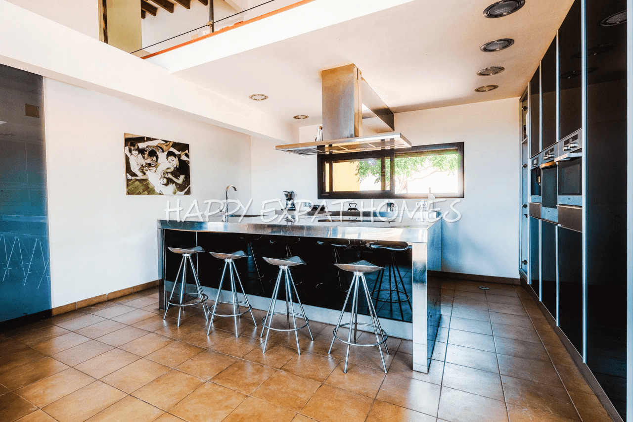 Exquisite country house surrounded by Catalan vineyards