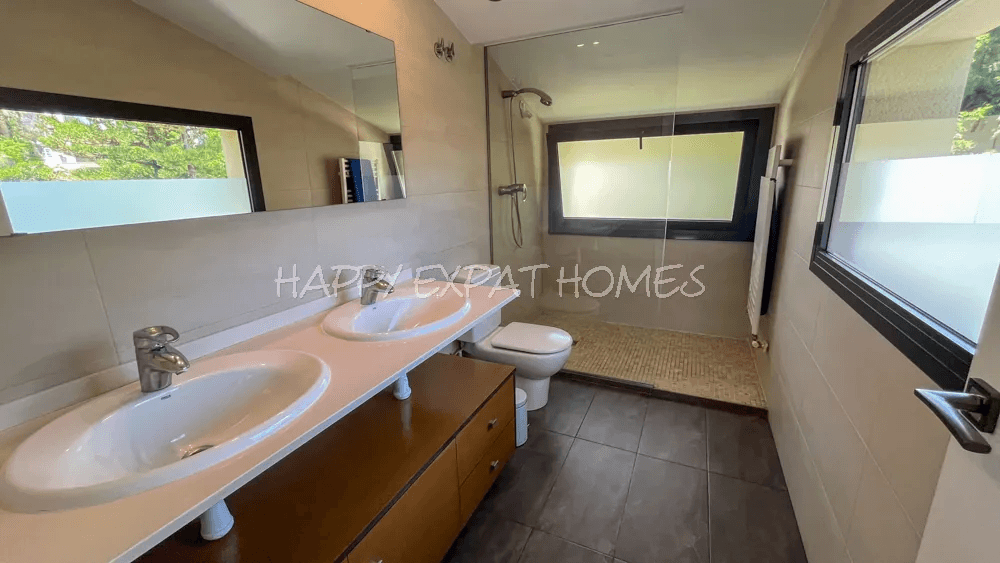 Impressive house with tourist license and sea views in Sitges