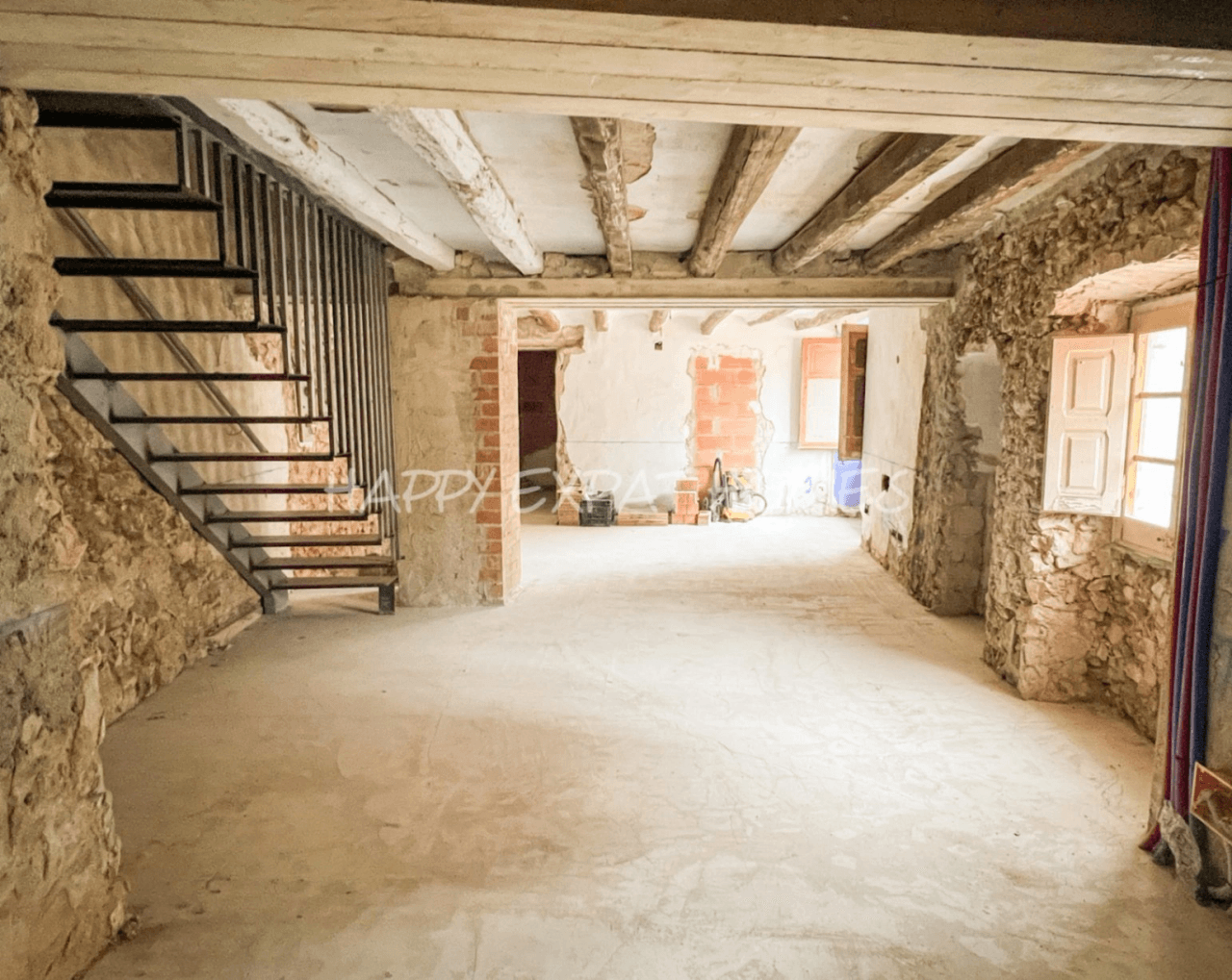 Historical house semi-refurbished with rooftop next to Calafell's Castle
