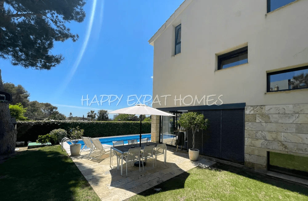 Impressive house with tourist license and sea views in Sitges