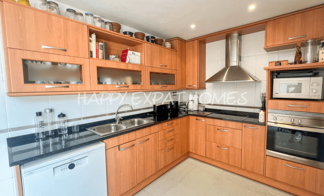 Spacious duplex with seaview and garden in Casas del Mar
