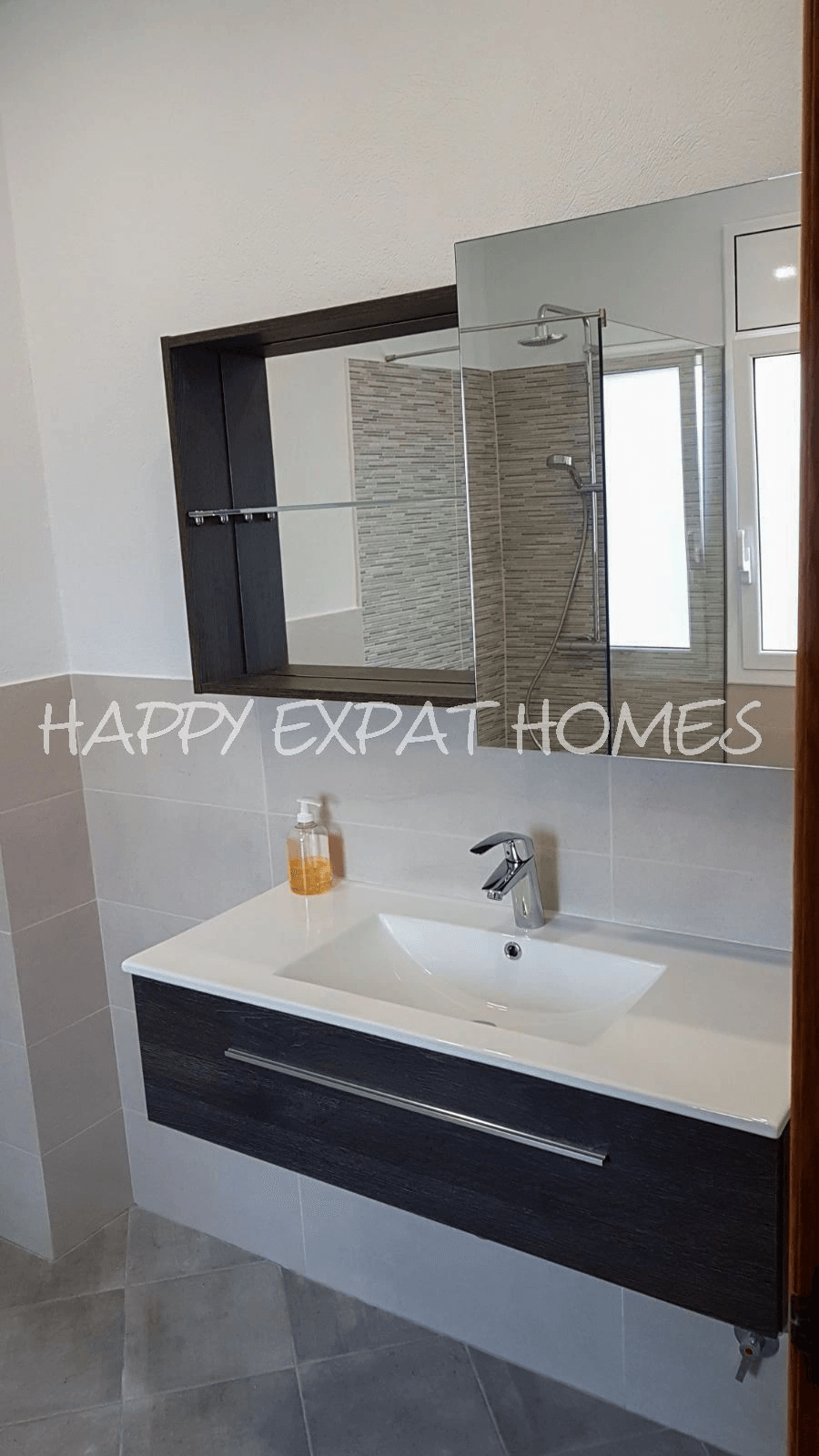 Villa en venta de 5 dormitorios con piscina en Olivella, Barcelona