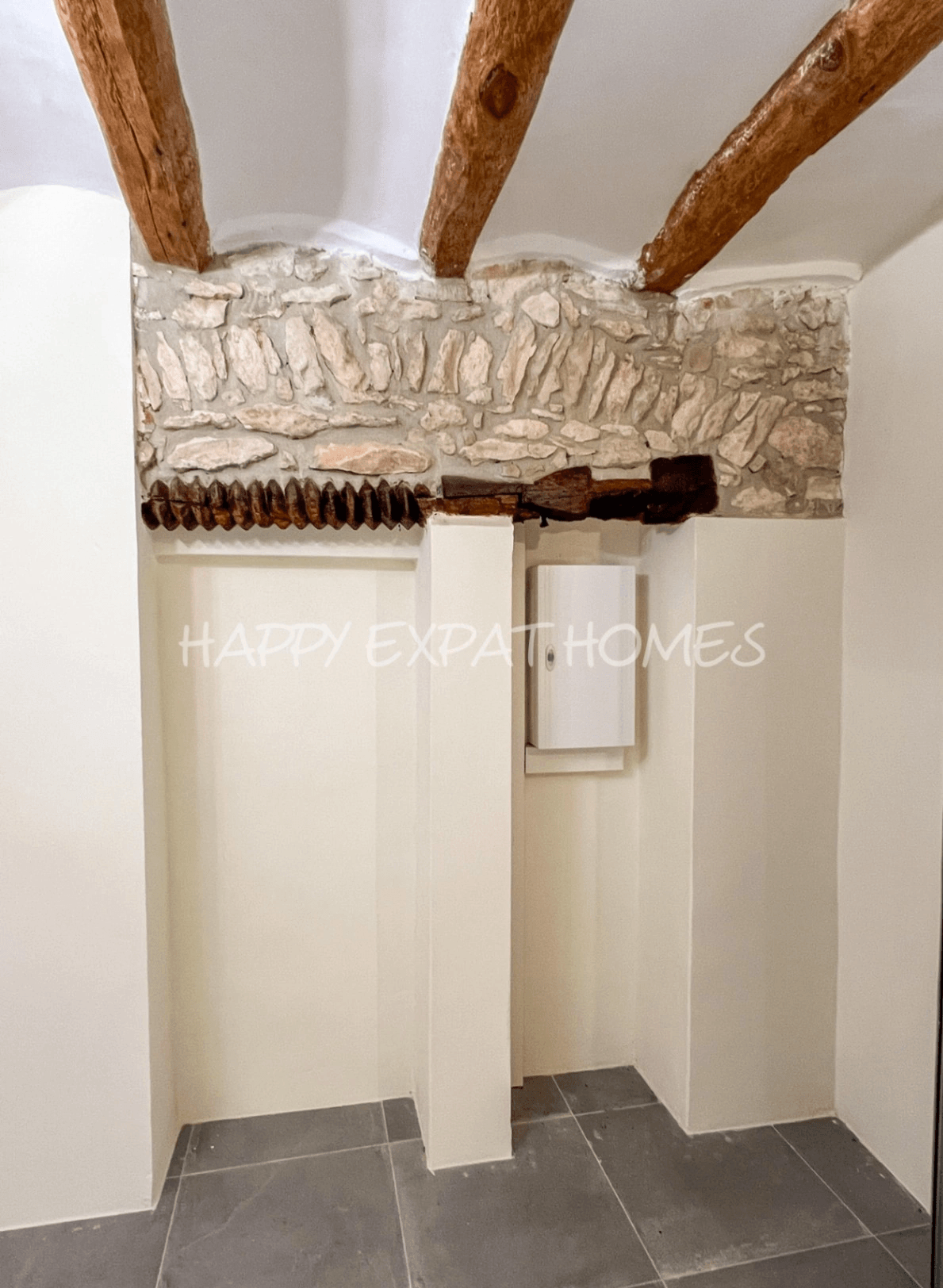 Historical house semi-refurbished with rooftop next to Calafell's Castle