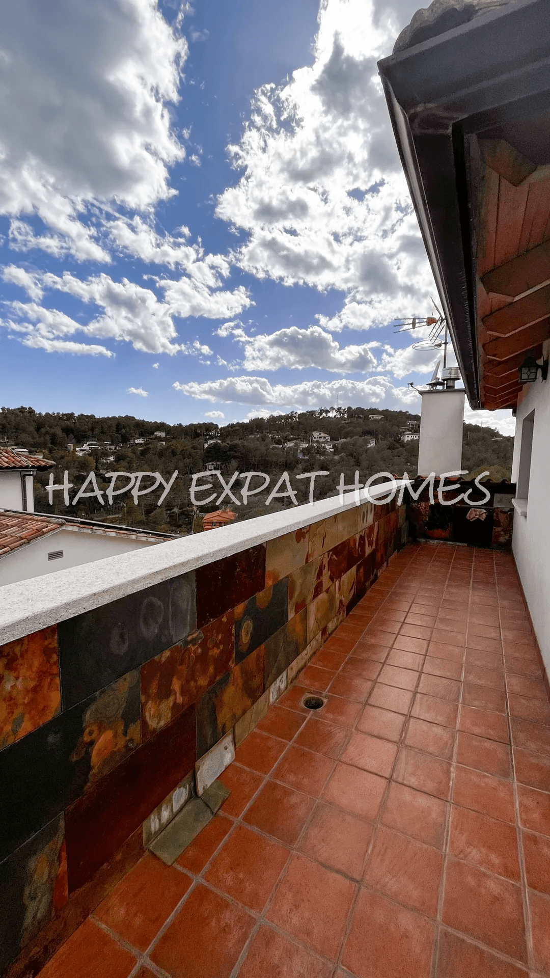 Large duplex house with pool