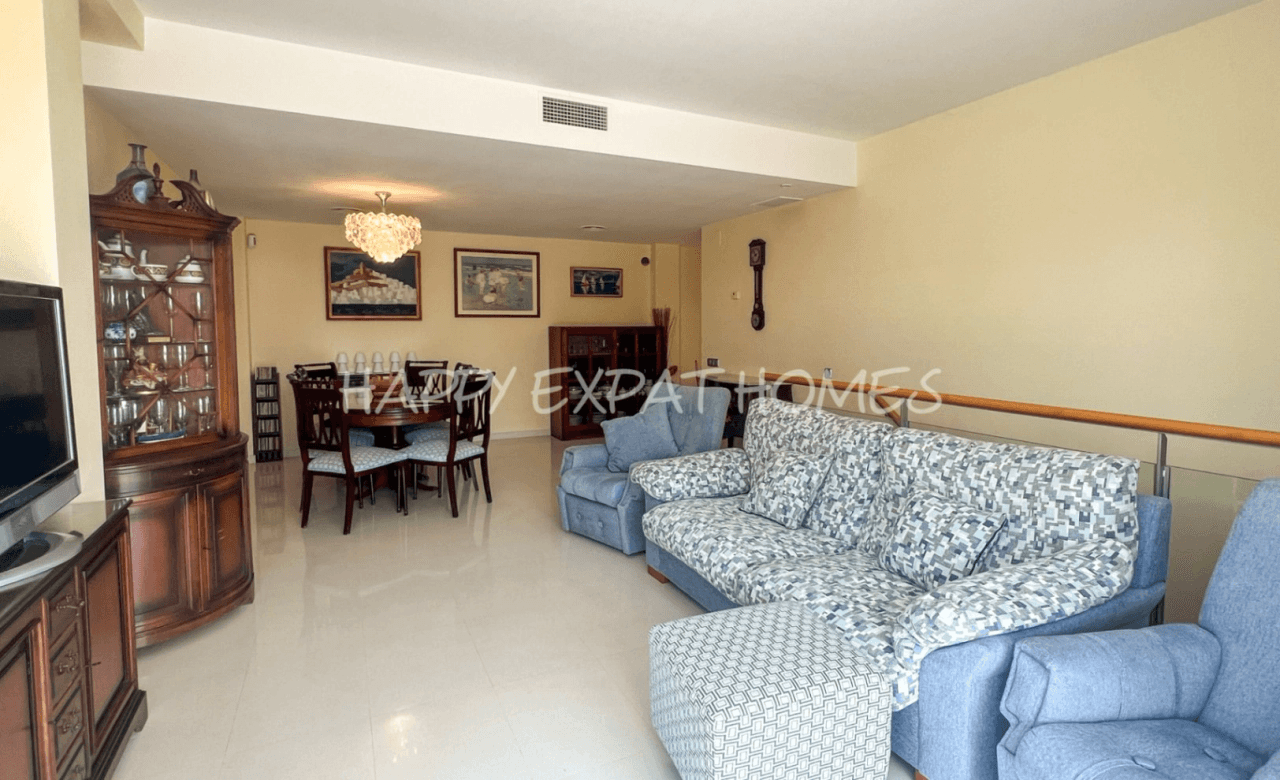 Spacious duplex with seaview and garden in Casas del Mar