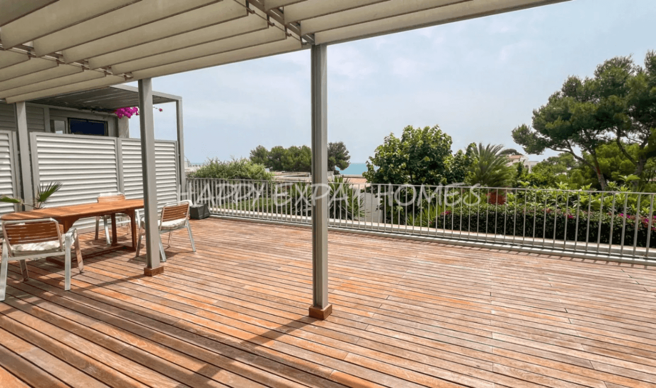 Spacious duplex with seaview and garden in Casas del Mar