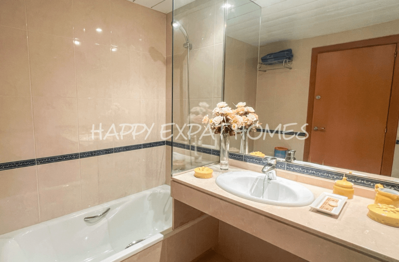 Spacious duplex with seaview and garden in Casas del Mar