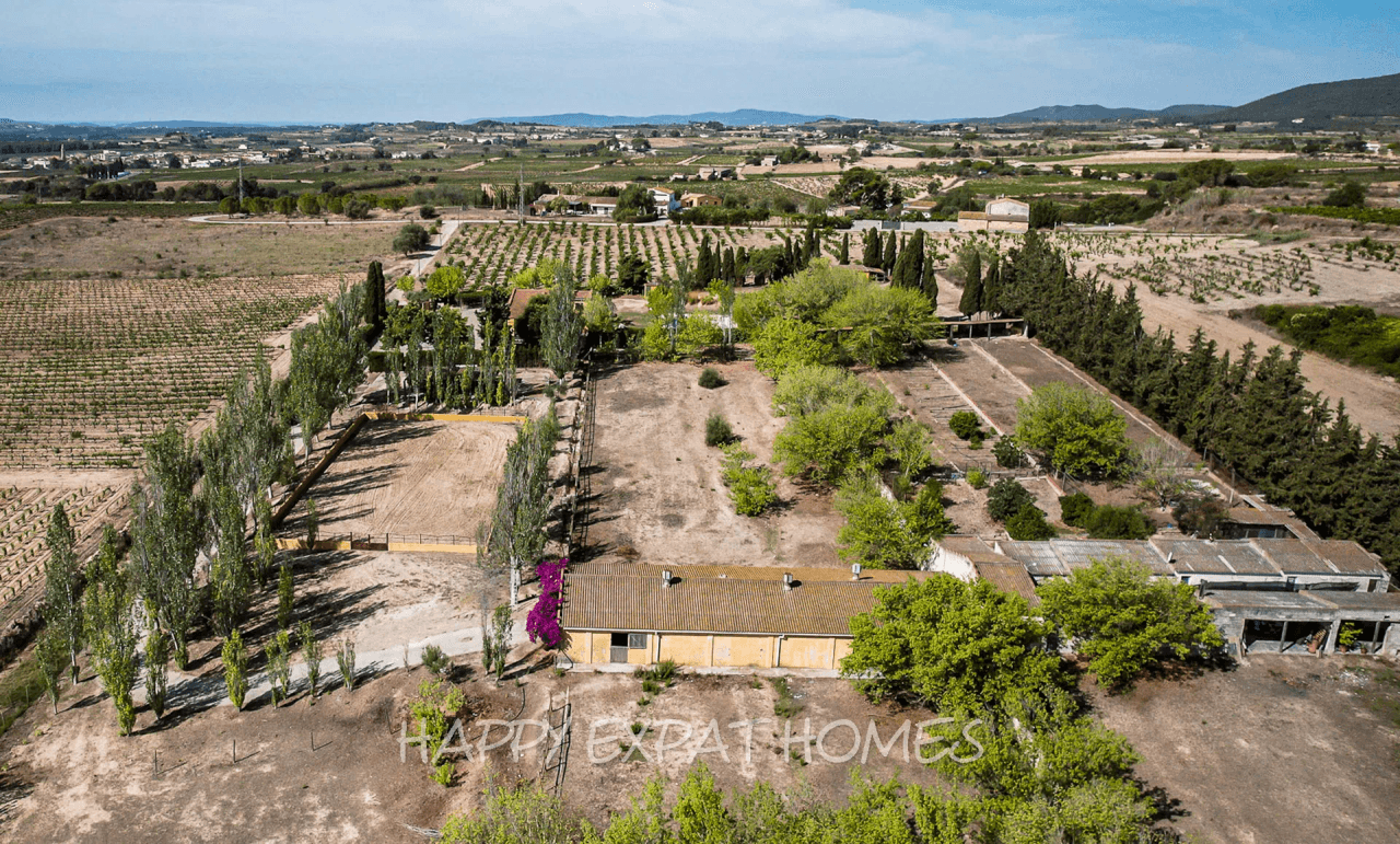 Exquisite country house surrounded by Catalan vineyards