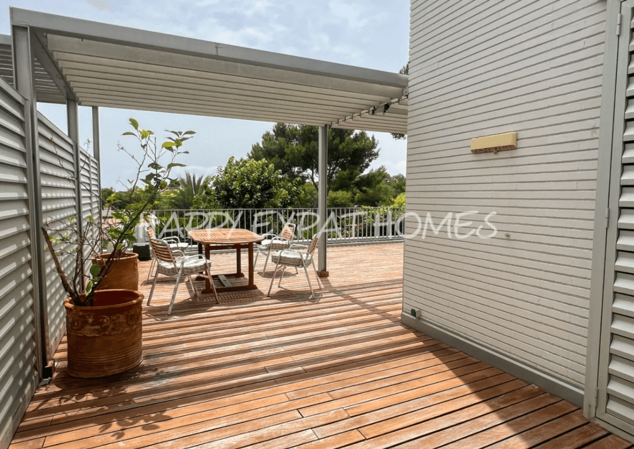 Spacious duplex with seaview and garden in Casas del Mar