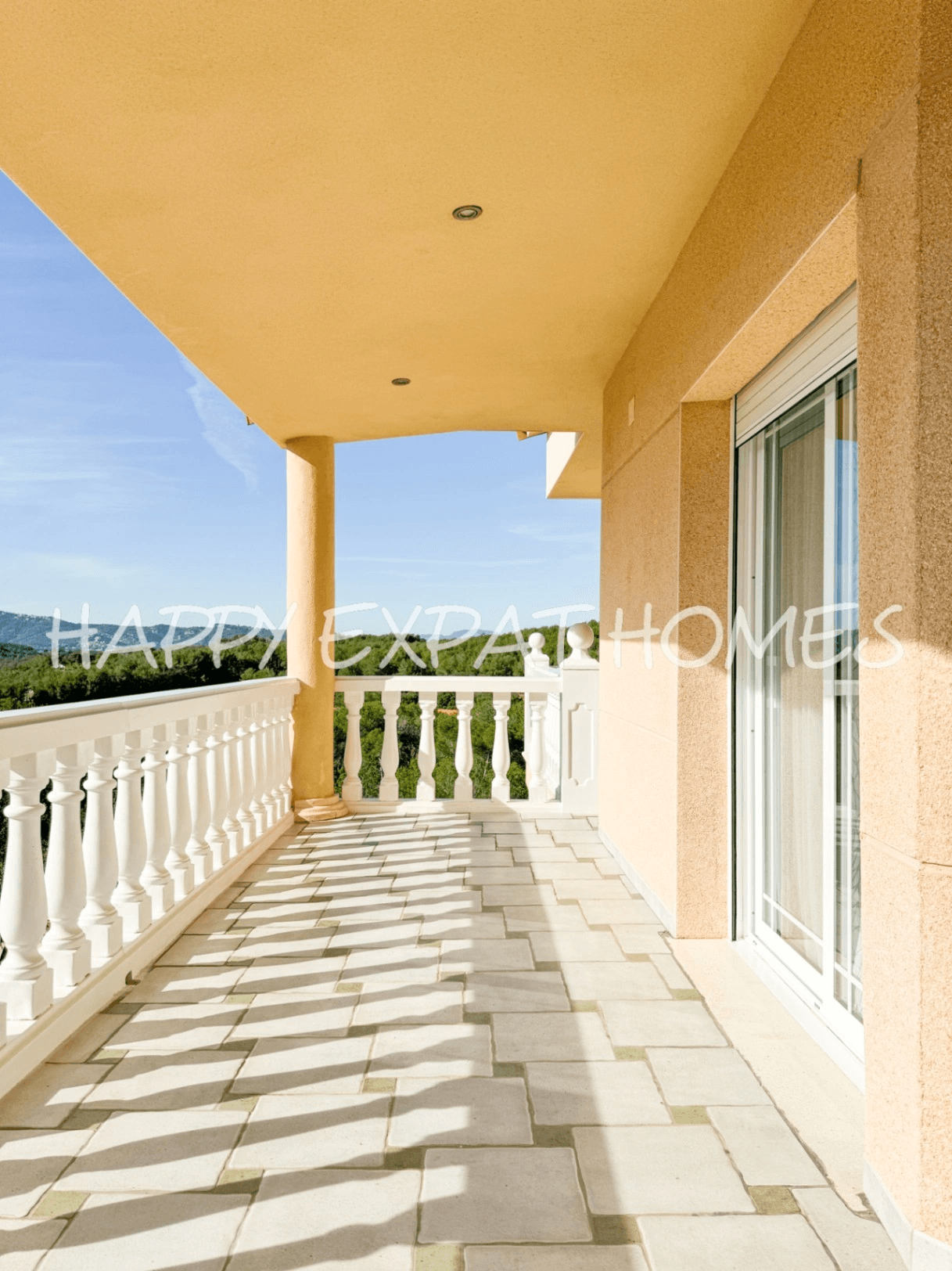 Exceptional villa with fantastic nature park views