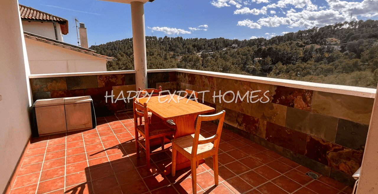 Large duplex house with pool