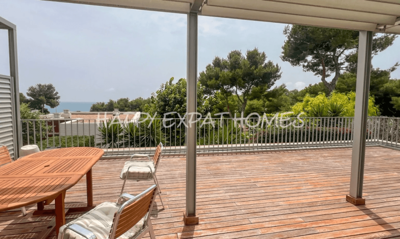 Spacious duplex with seaview and garden in Casas del Mar