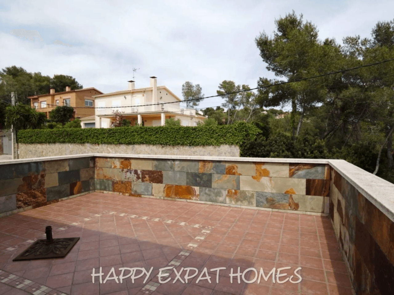 Large duplex house with pool