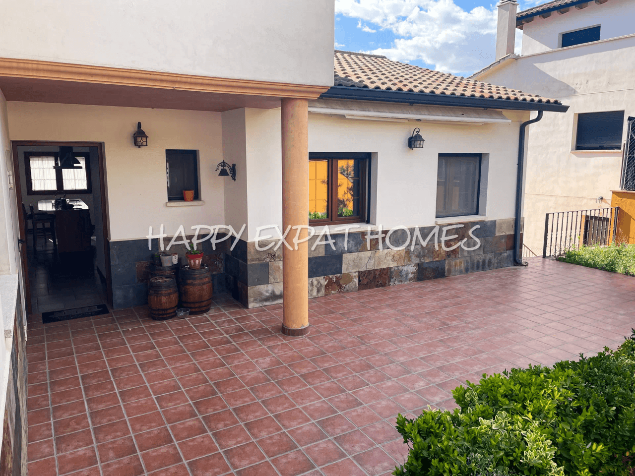 Large duplex house with pool
