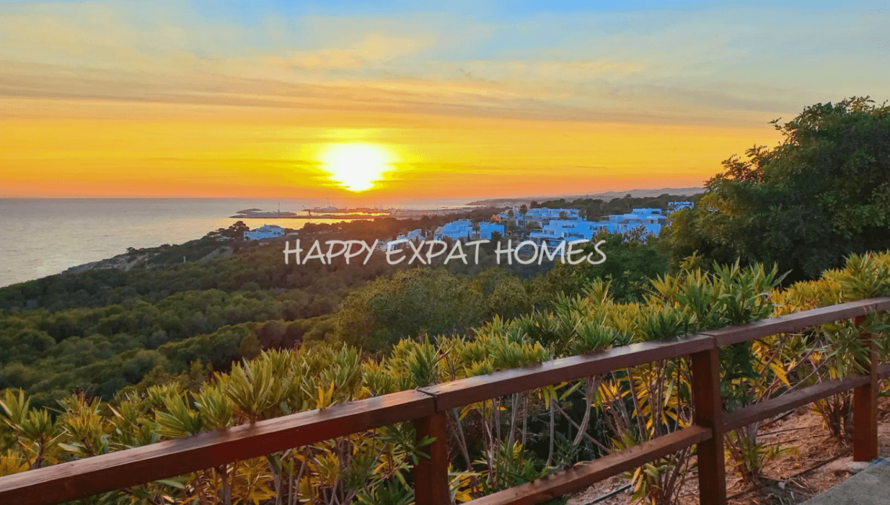 Spacious duplex with seaview and garden in Casas del Mar