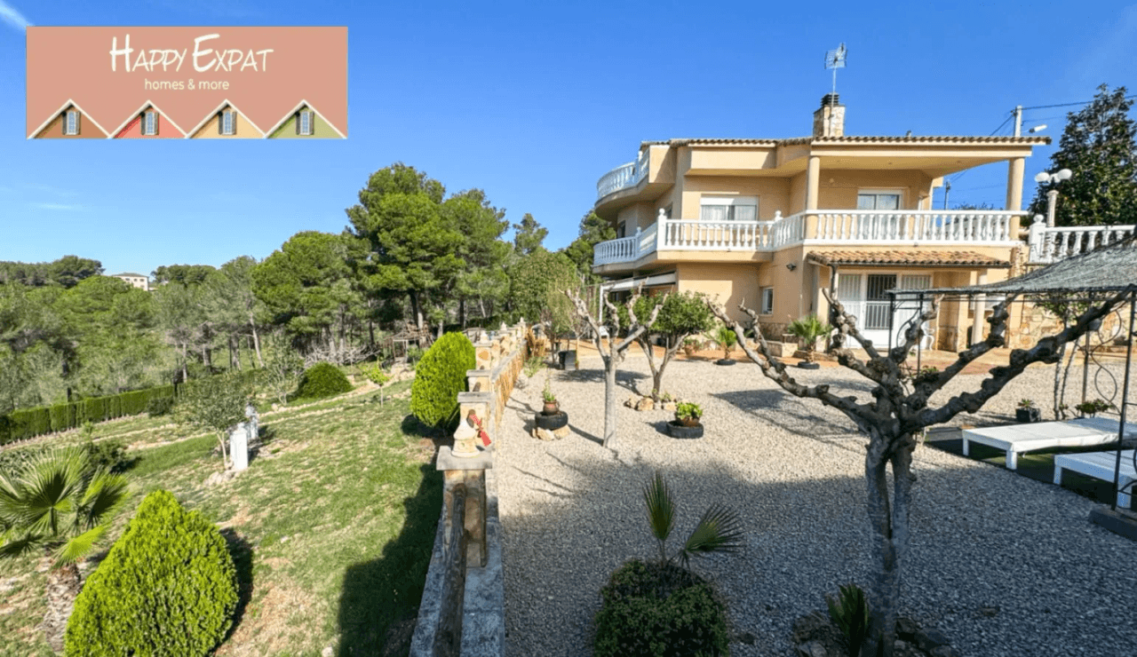 Exceptional villa with fantastic nature park views