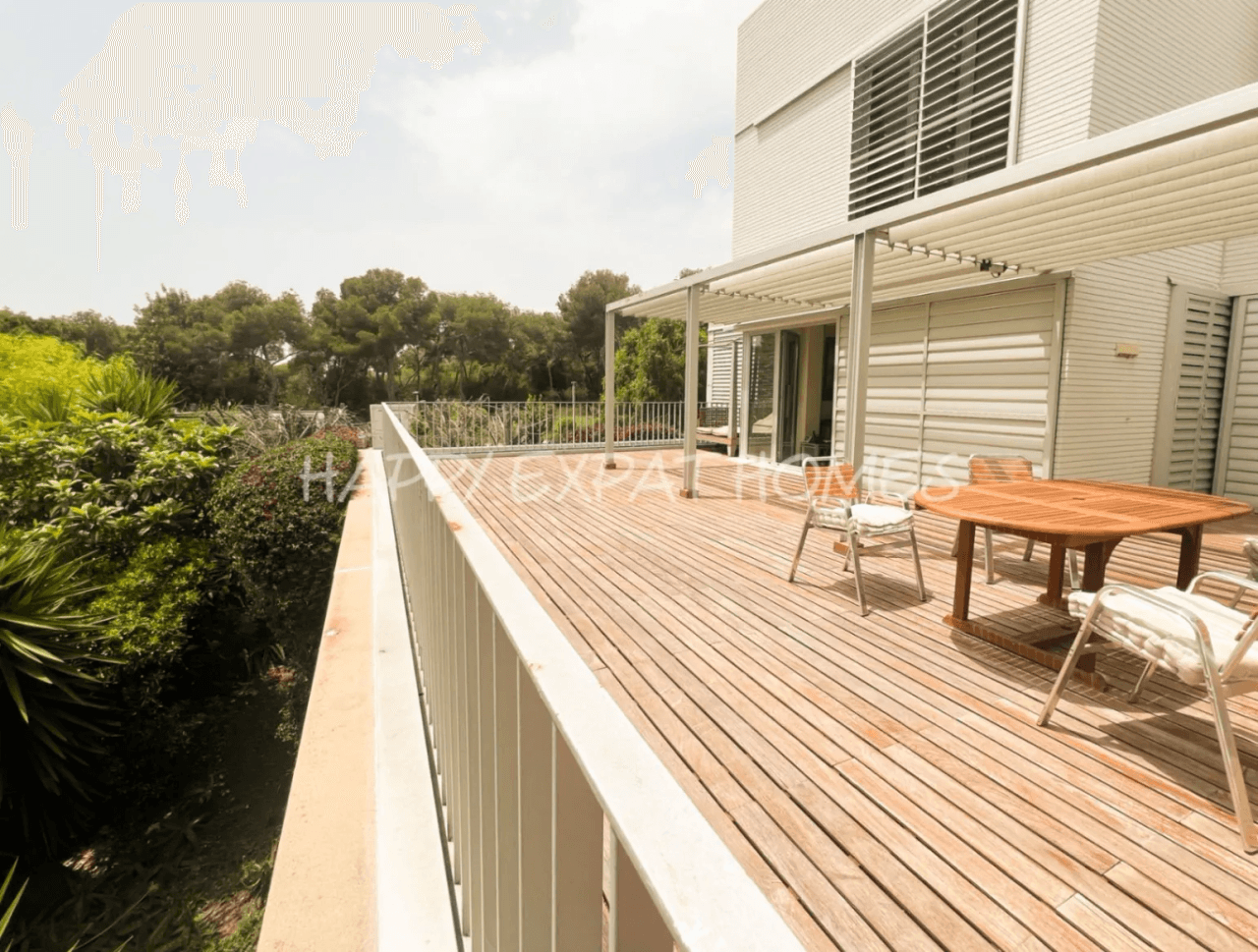 Spacious duplex with seaview and garden in Casas del Mar