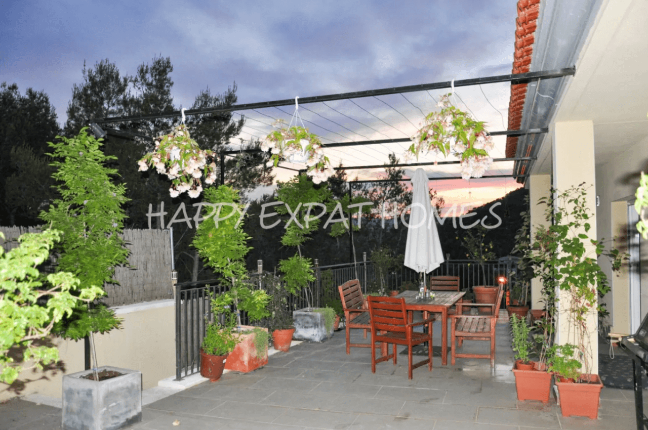 Villa en venta de 5 dormitorios con piscina en Olivella, Barcelona