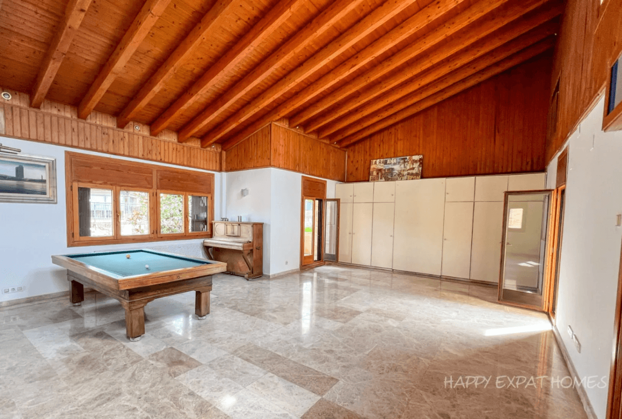 Villa spaziosa con piscina in affitto a Sant Just Desvern