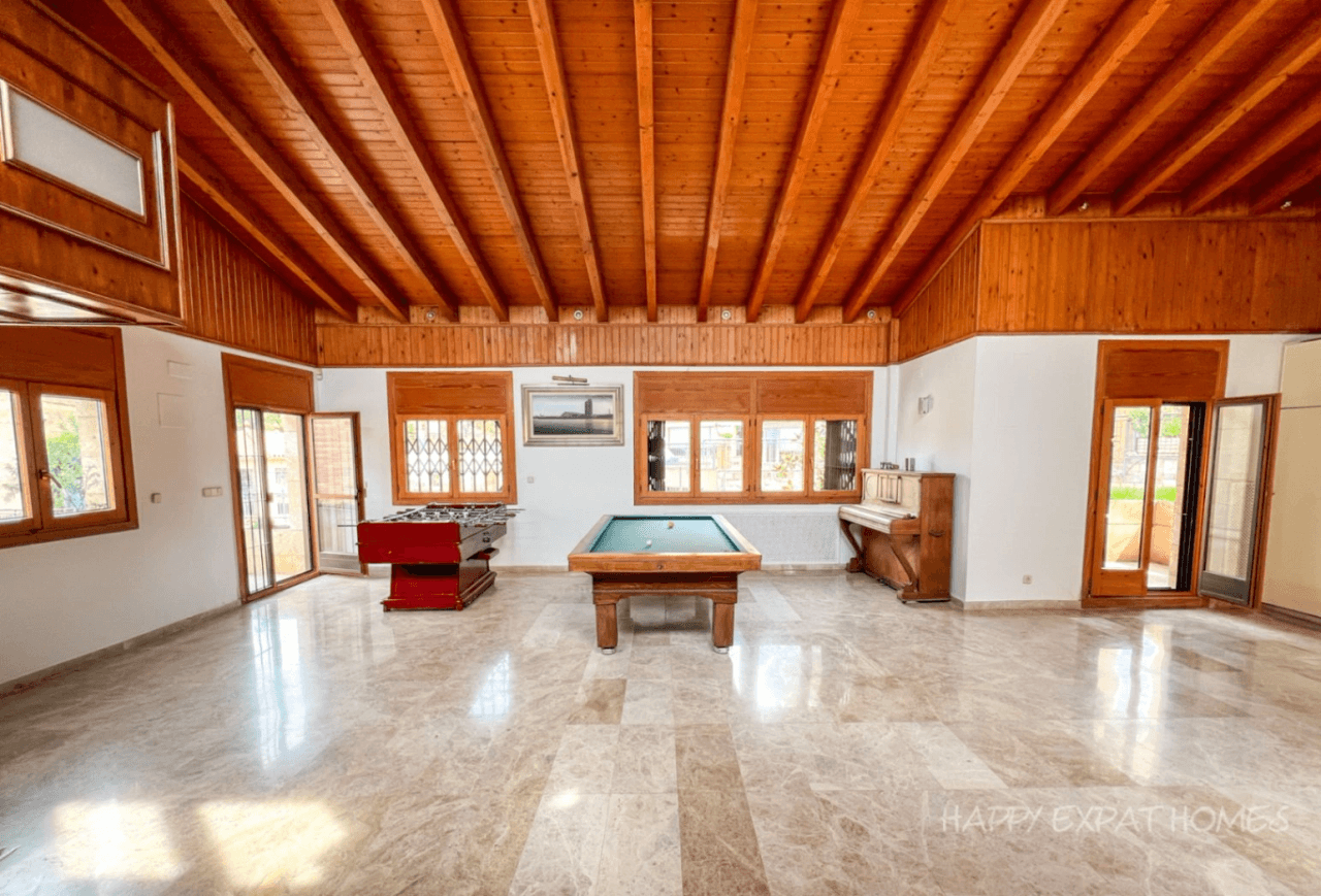 Villa spaziosa con piscina in affitto a Sant Just Desvern