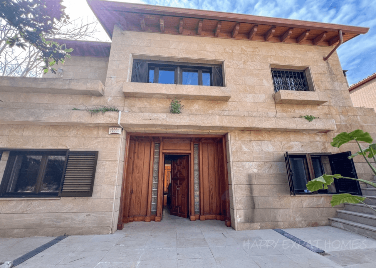 Villa spaziosa con piscina in affitto a Sant Just Desvern