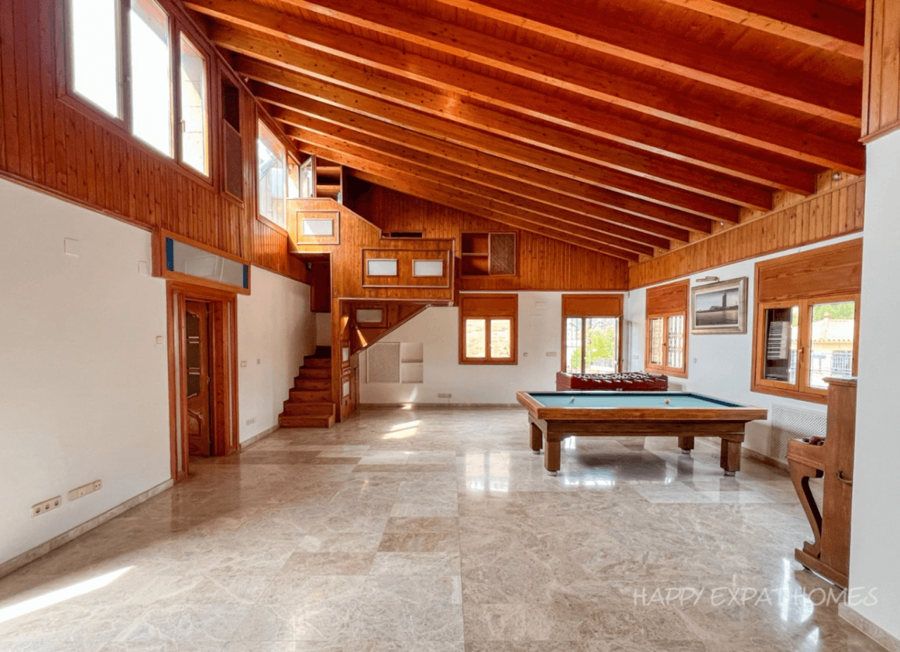 Villa spaziosa con piscina in affitto a Sant Just Desvern