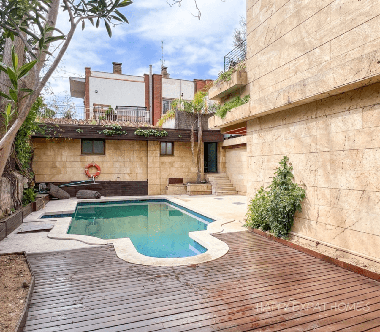 Villa spaziosa con piscina in affitto a Sant Just Desvern